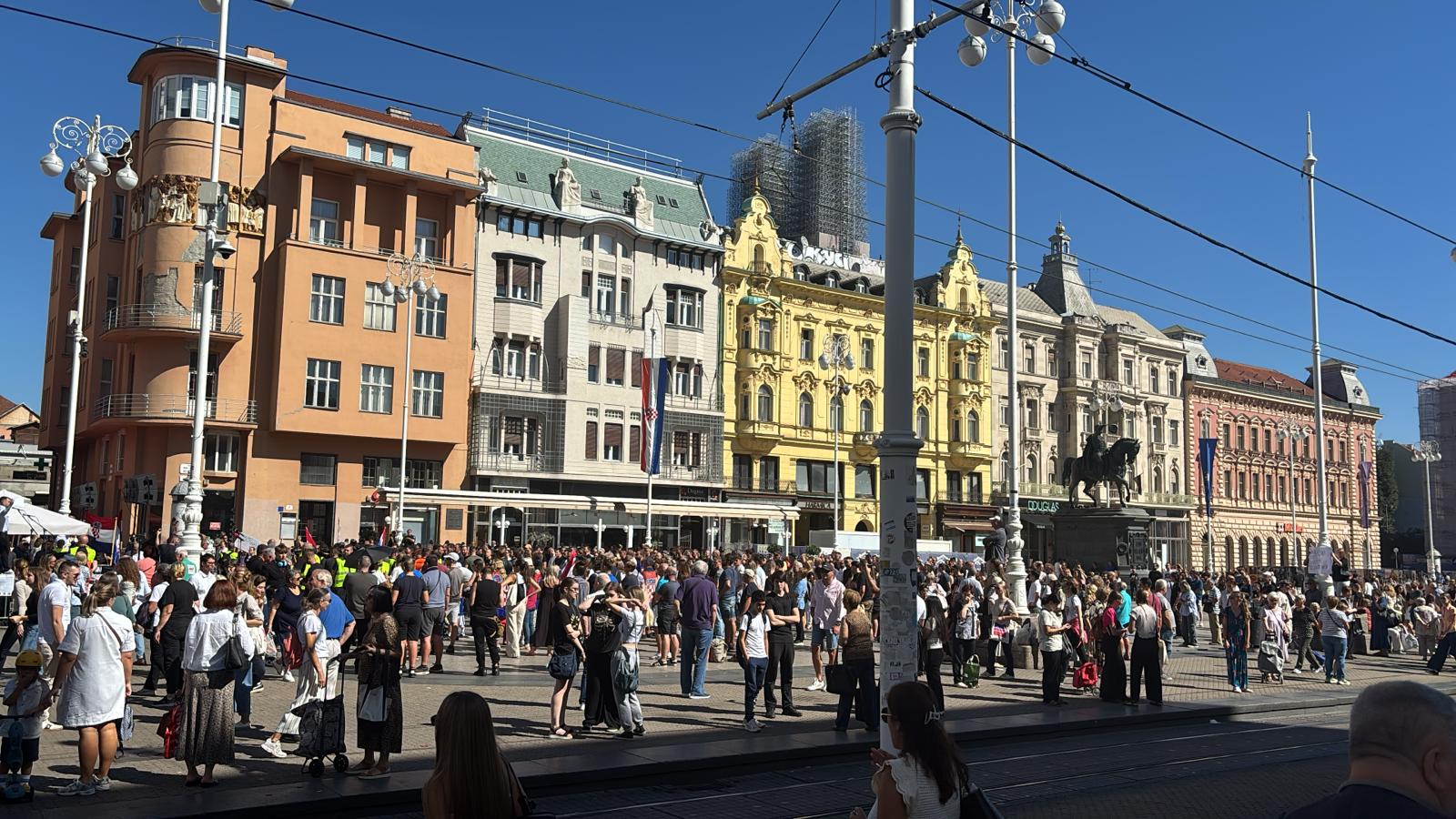 First protest in Zagreb on Ban Josip Jelacic Square 4